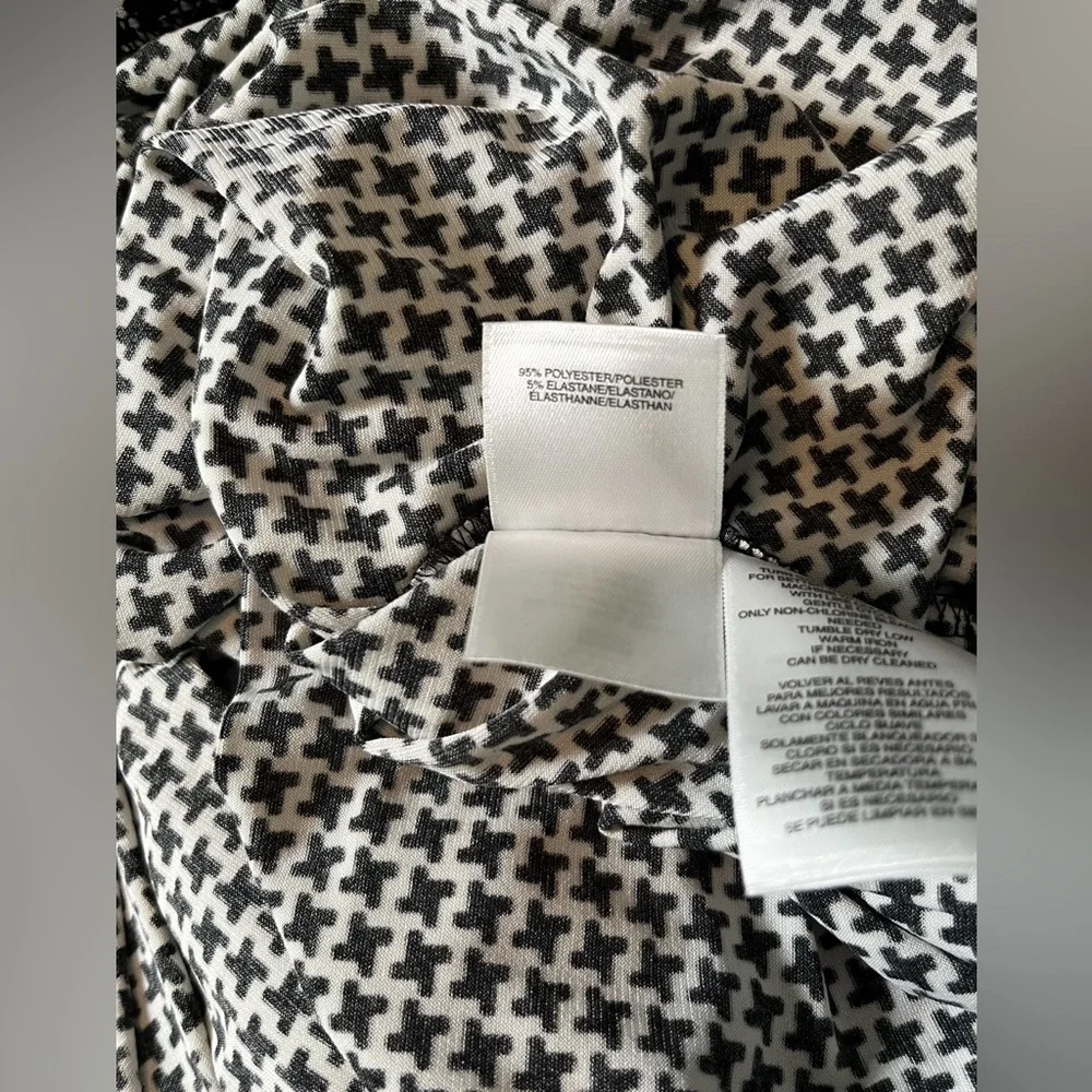 Jones New York - Black & White. Houndstooth Pattern. Jersey Wrap Dress. - Picture 7 of 9